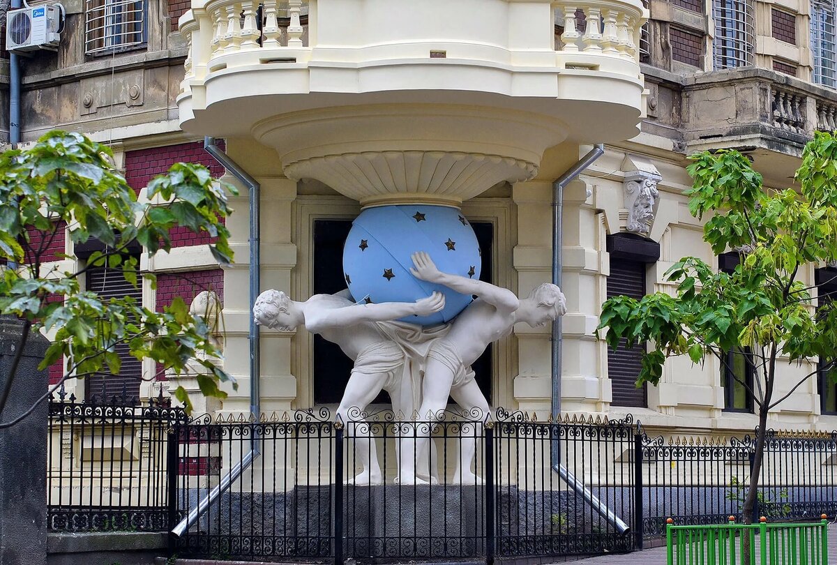 Одесса. "Дом с атлантами." Дом Фальц-Фейна. 