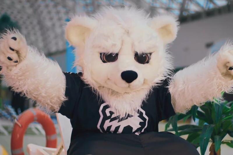    Скрин видео программы «Талисмания КХЛ». Фигура маскота