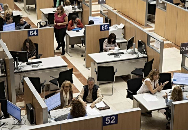 Испания вводит 35-часовую рабочую неделю для госслужащих: автономии, включая Каталонию, готовятся к адаптации