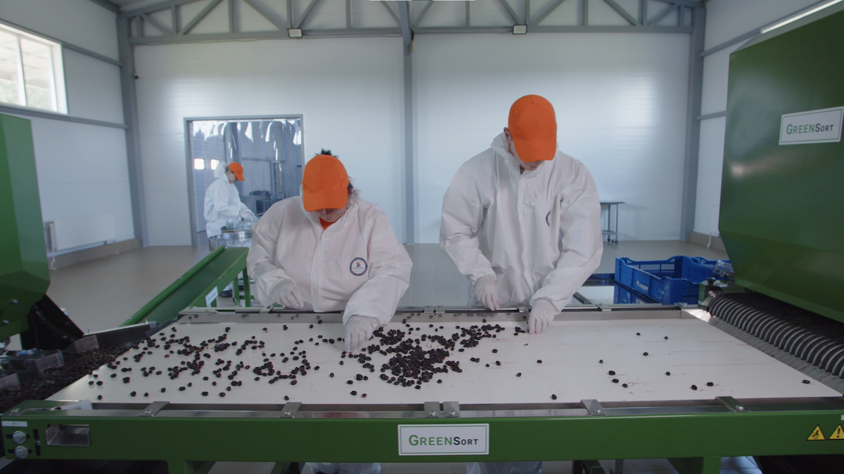 Сочетание ручной работы и машинного труда.