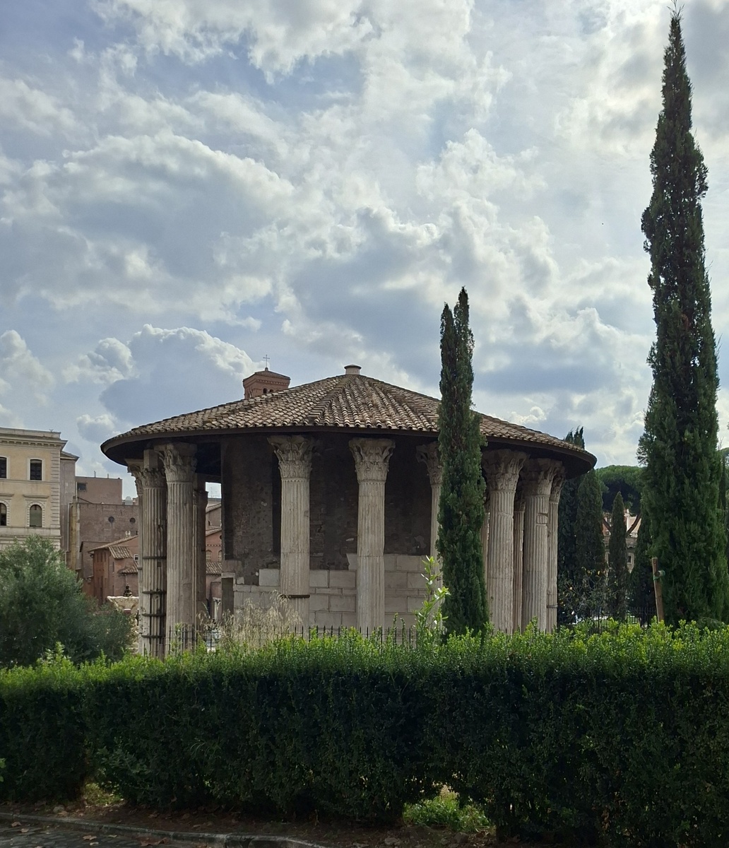 Храм Геркулеса , листайте вправо