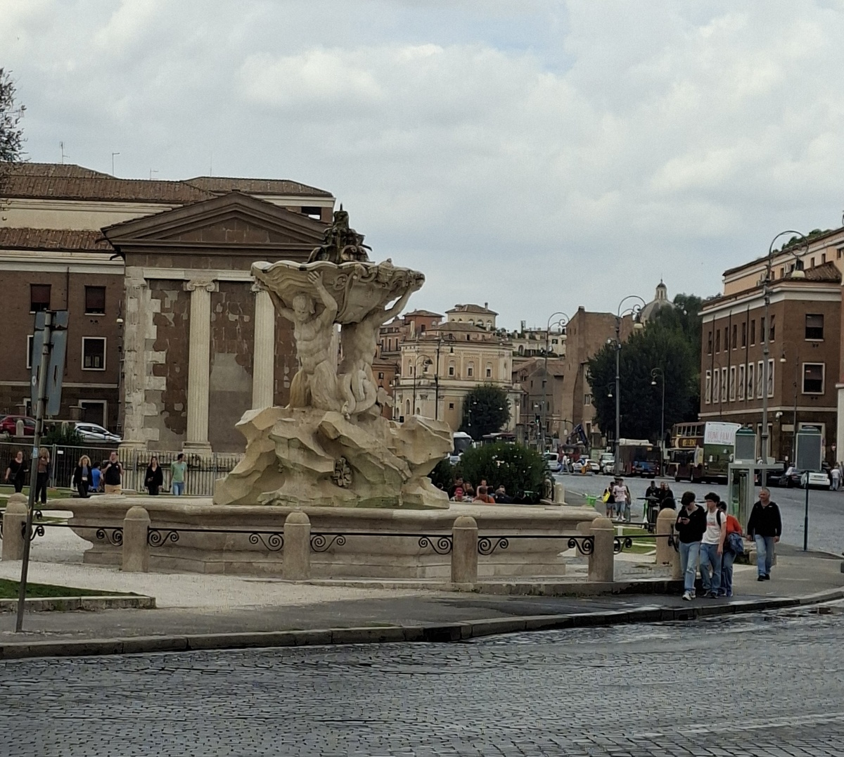 фонтан тритонов