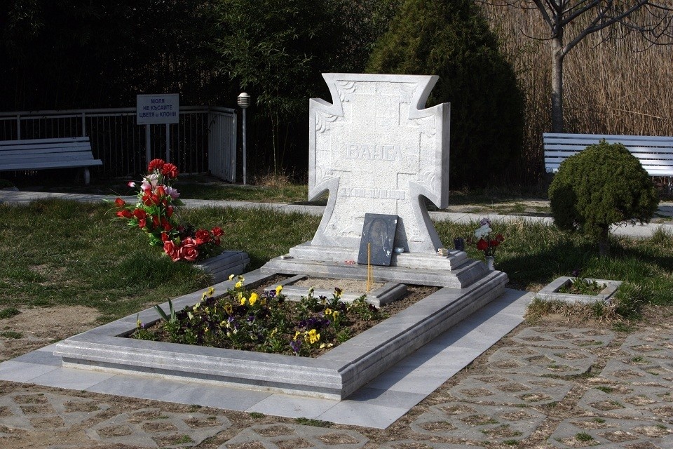    «Кошка прыгнула и сбила стаканчик»: Кирсан Илюмжинов рассказал о мистическом случае на могиле Ванги GLOBAL LOOK PRESS