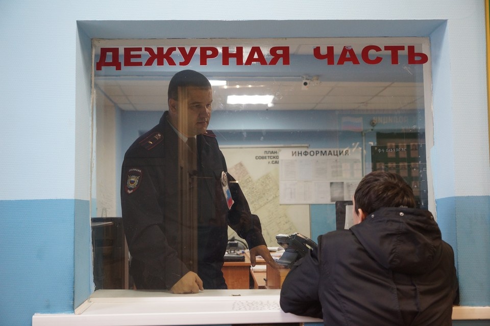    Кошелек потерял 18-летний автомобилист, забыв его на капоте своей машины. Светлана МАКОВЕЕВА