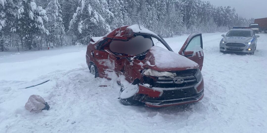 Автомобиль с югорскими номерами попал в смертельное ДТП в Тюменской области