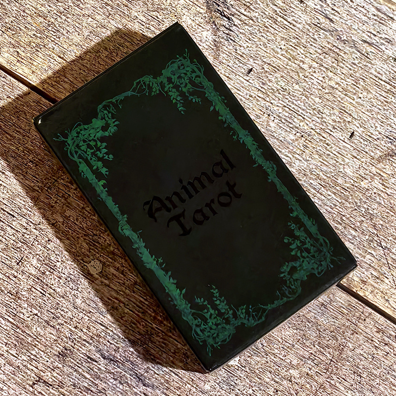 Animal Tarot: дизайн коробки (фото моё)