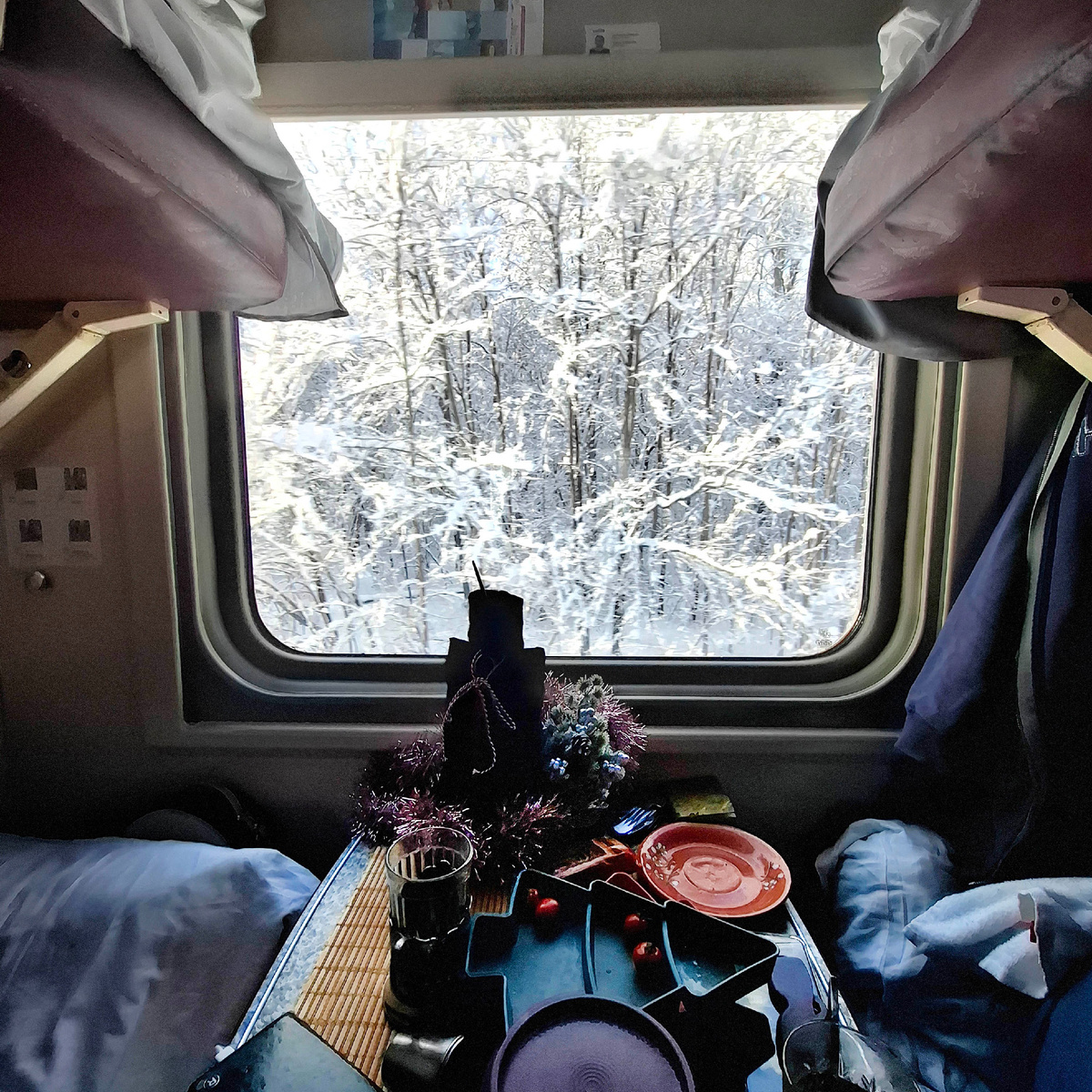 За окном «показывали» настоящую снежную сказку. Фото автора.