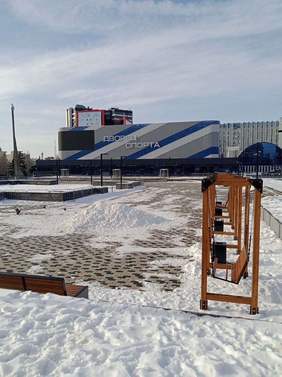 Только голуби...