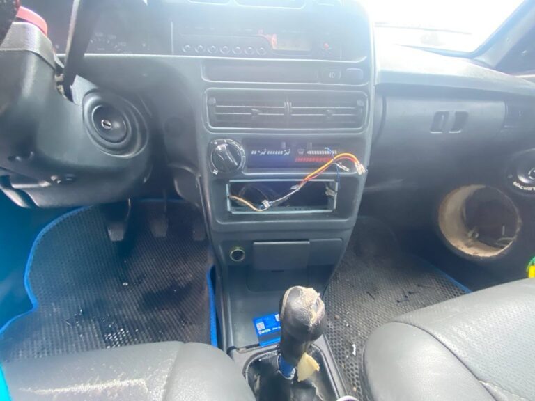    В Новоорском районе 22-летний парень обокрал два незапертых автомобиля Оренбуржье