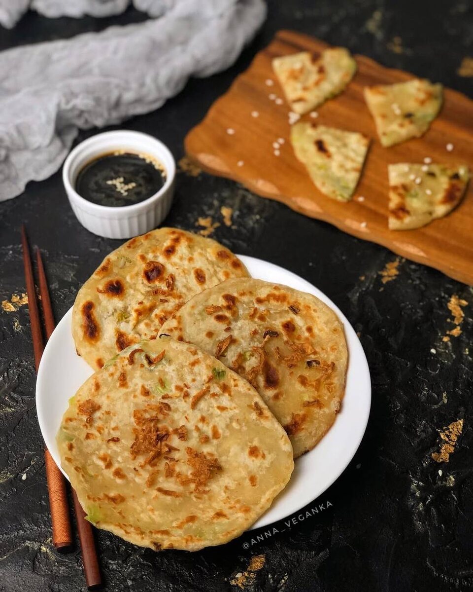 Лепешки с зеленым луком - очень вкусная закуска