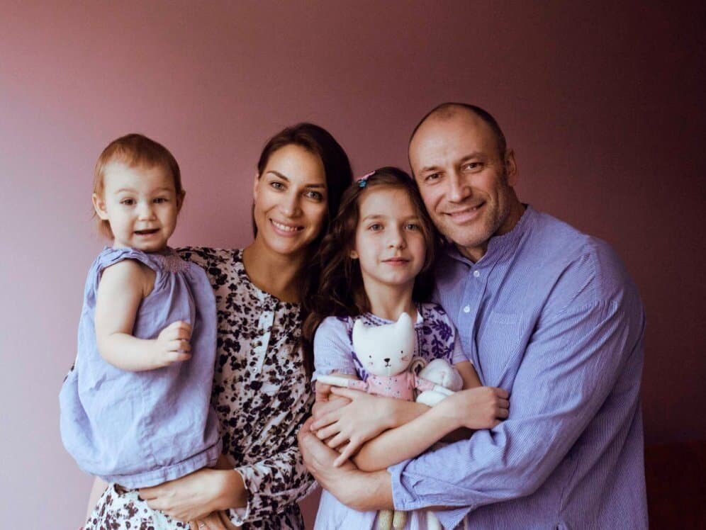 Анастасия Ларина и Константин Соловьев с дочерьми. Фото: ТАСС.