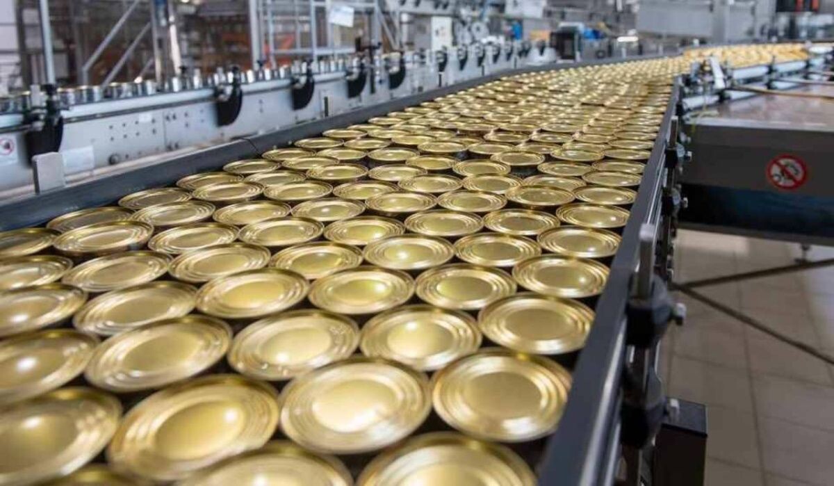     Тушенка. Источник: ural.kp.ru Автор фото: Михаил Фролов