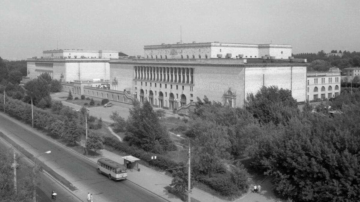 
Комплекс зданий киностудии "Мосфильм" © Sputnik / Иван Денисенко