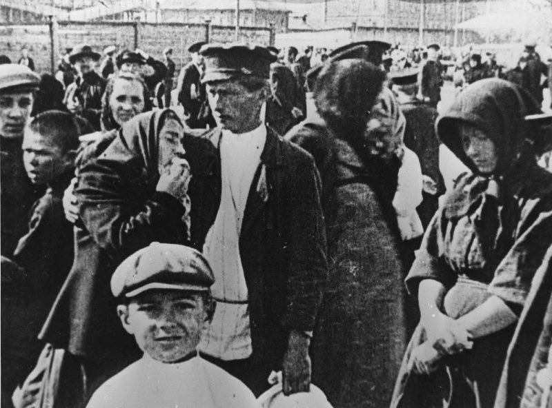 Проводы в армию. Неизвестный автор, май 1917 года, МАММ/МДФ.
