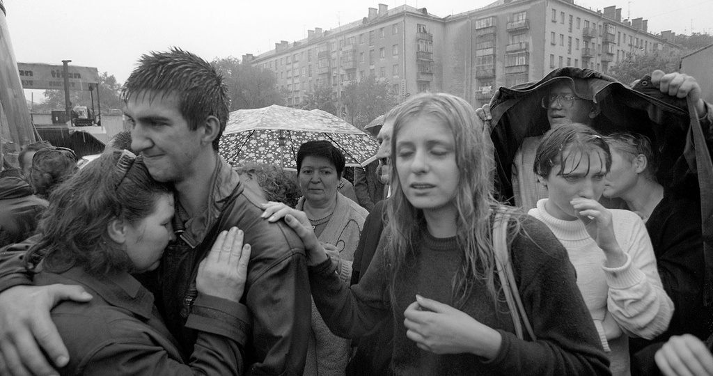 Проводы в армию: архивные снимки драматичных расставаний