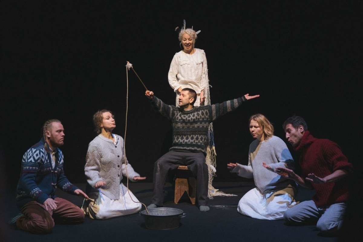 Специально написанную для Усть-Илимского театра пьесу поставил московский режиссёр 
Фото: Усть-Илимский театр драмы и комедии