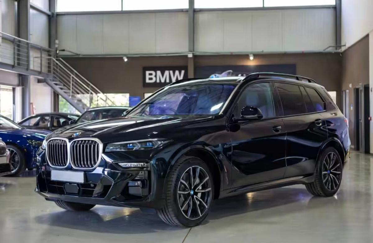 У российских дилеров появились в продаже новые BMW X7 калининградской сборки