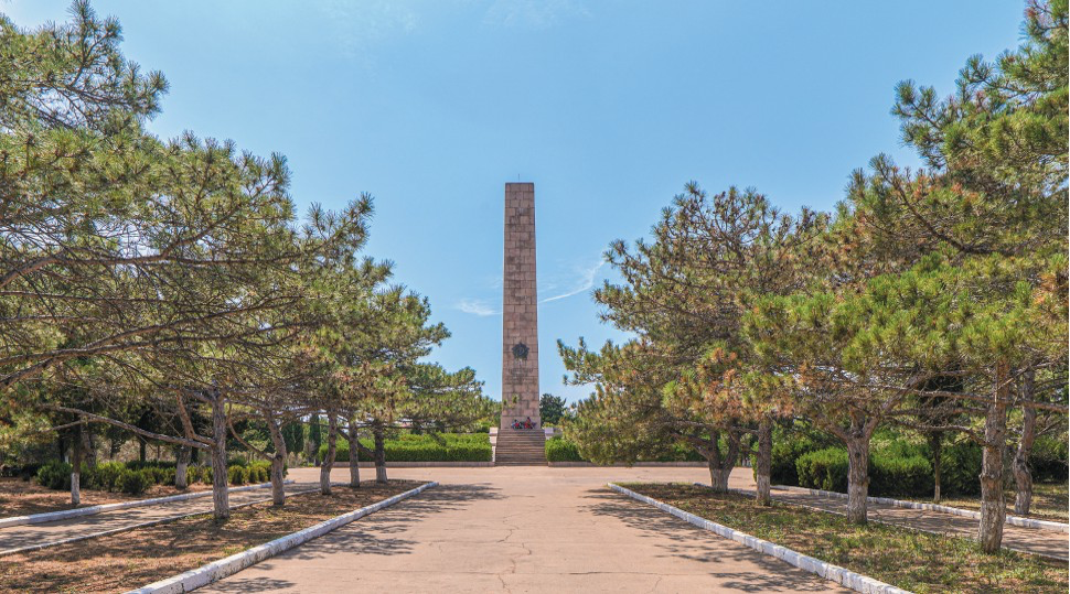 Памятник Победы на мысе Херсонес в Крыму. 1944