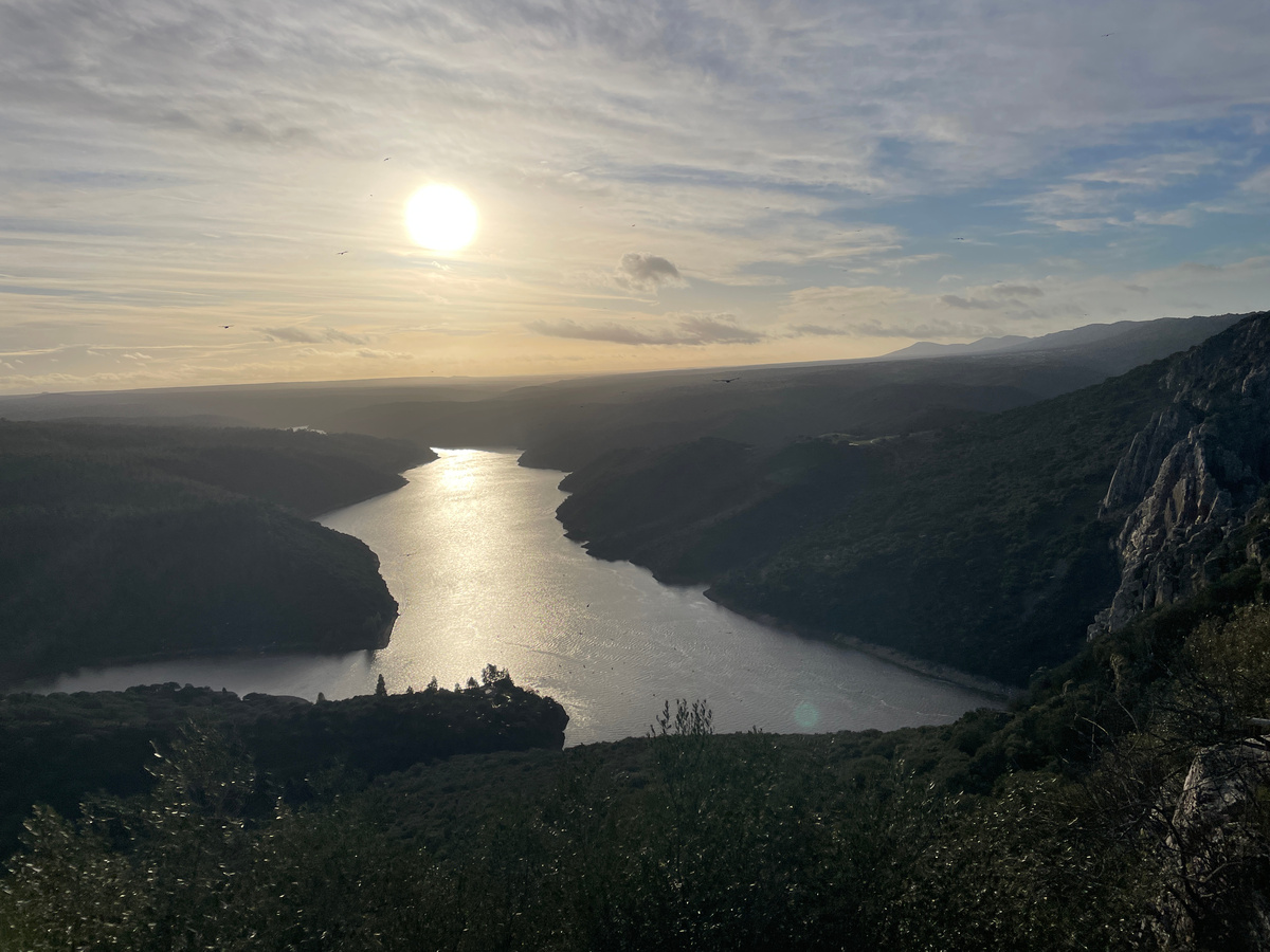Даже не верится, что с утра лил дождь и небо было затянуто серыми тучами. Кстати, завтра опять затянет и польет