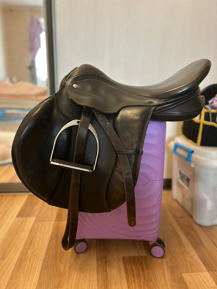 Конкурное седло