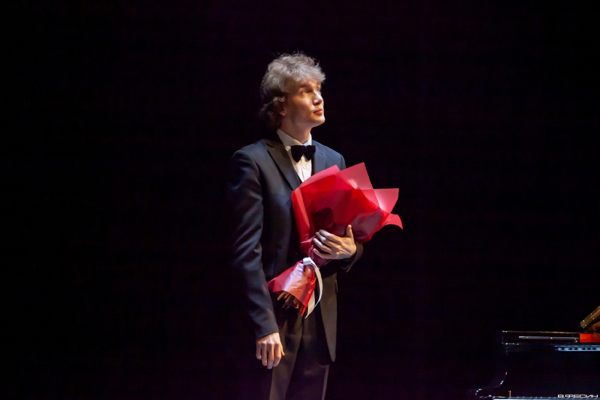 После выступления. Иван Бессонов. "Невидимый разговор" фото Владимира Федина