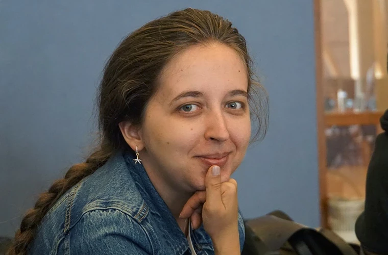 Noi.md | Новости Молдовы️️ https://noi.md/ru/amp/obshhestvo/nataliya-osoyanu-o-slozhnostyah-perevoda-knig-u-chitatelya-pisatelya-i-perevodchika-vremya-techyot-s-raznoj-skorostiyu