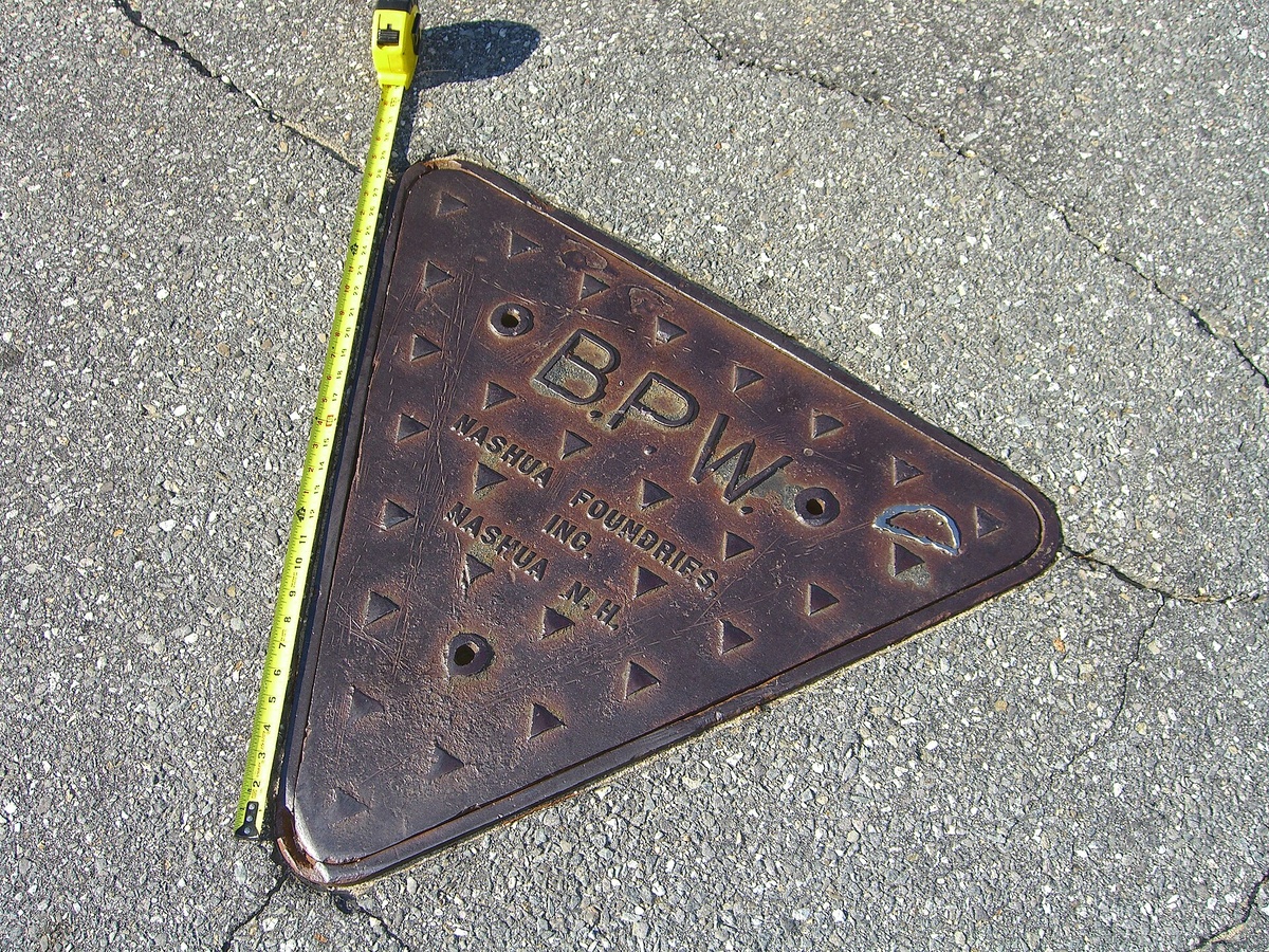 Треугольный люк