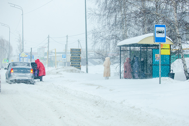    Улицы в городах республики сейчас напоминают один большой сугроб.   
Фото: «БИЗНЕС Online»
