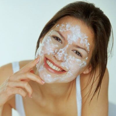 Многие считают кефир - альтернативой заводским маскам для лица