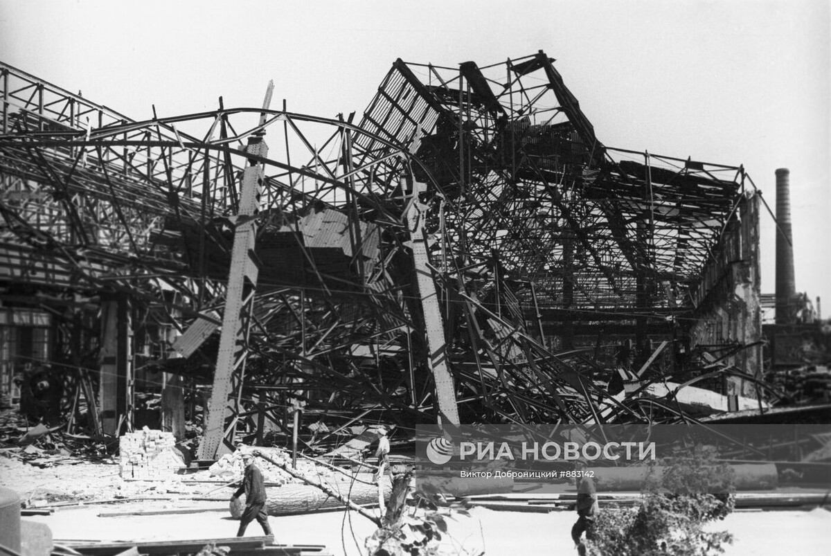 Руины Сталинградского тракторного завода имени Ф.Э. Дзержинского