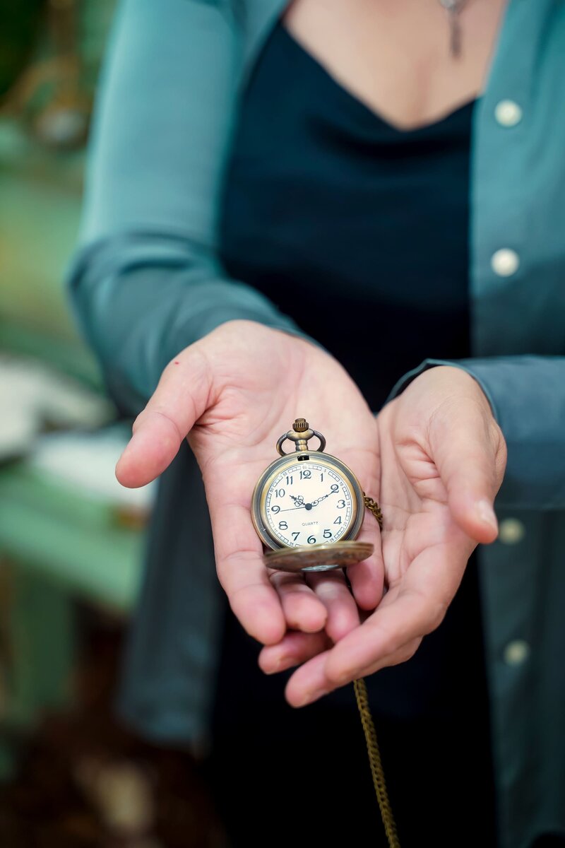 время не лечит, время уходит