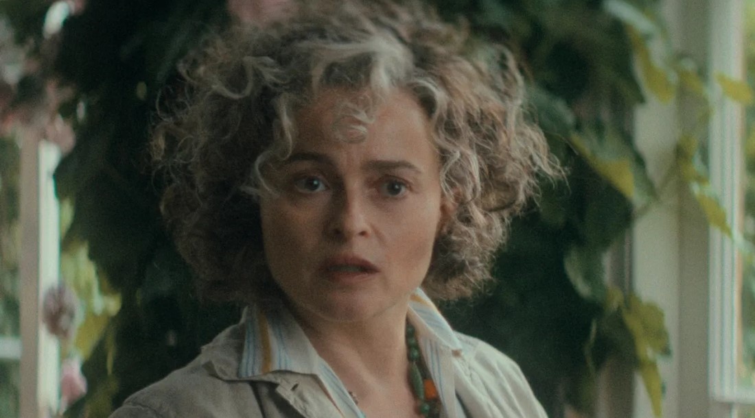     Хелена Бонем Картер, кадр из сериала «Тайна семи циферблатов» (2026)