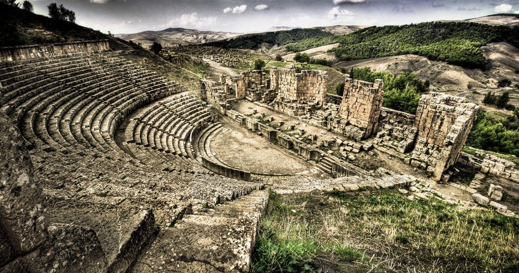 Руины римского театра в Джемила 