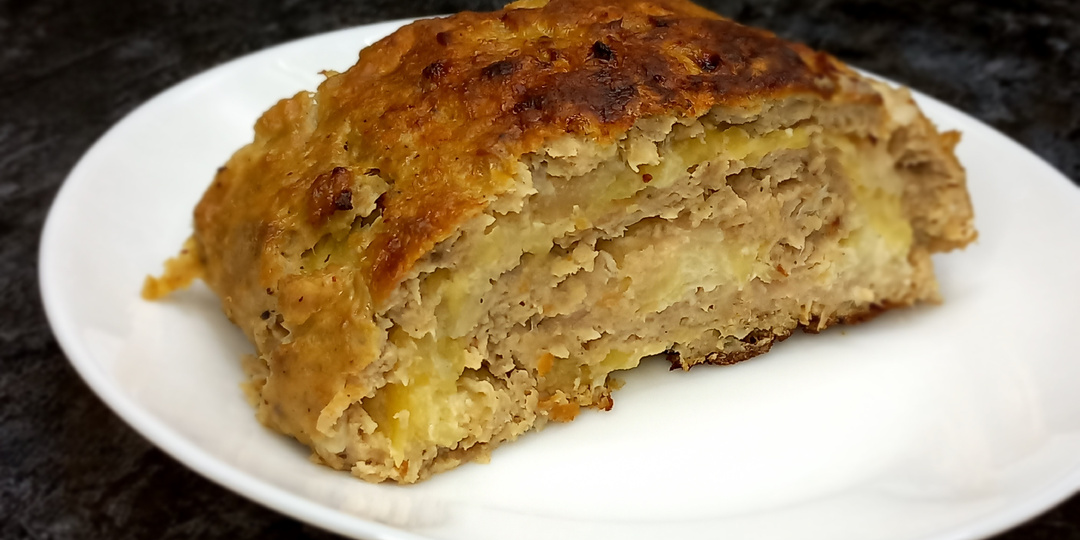 Мясной рулет с картошкой в духовке