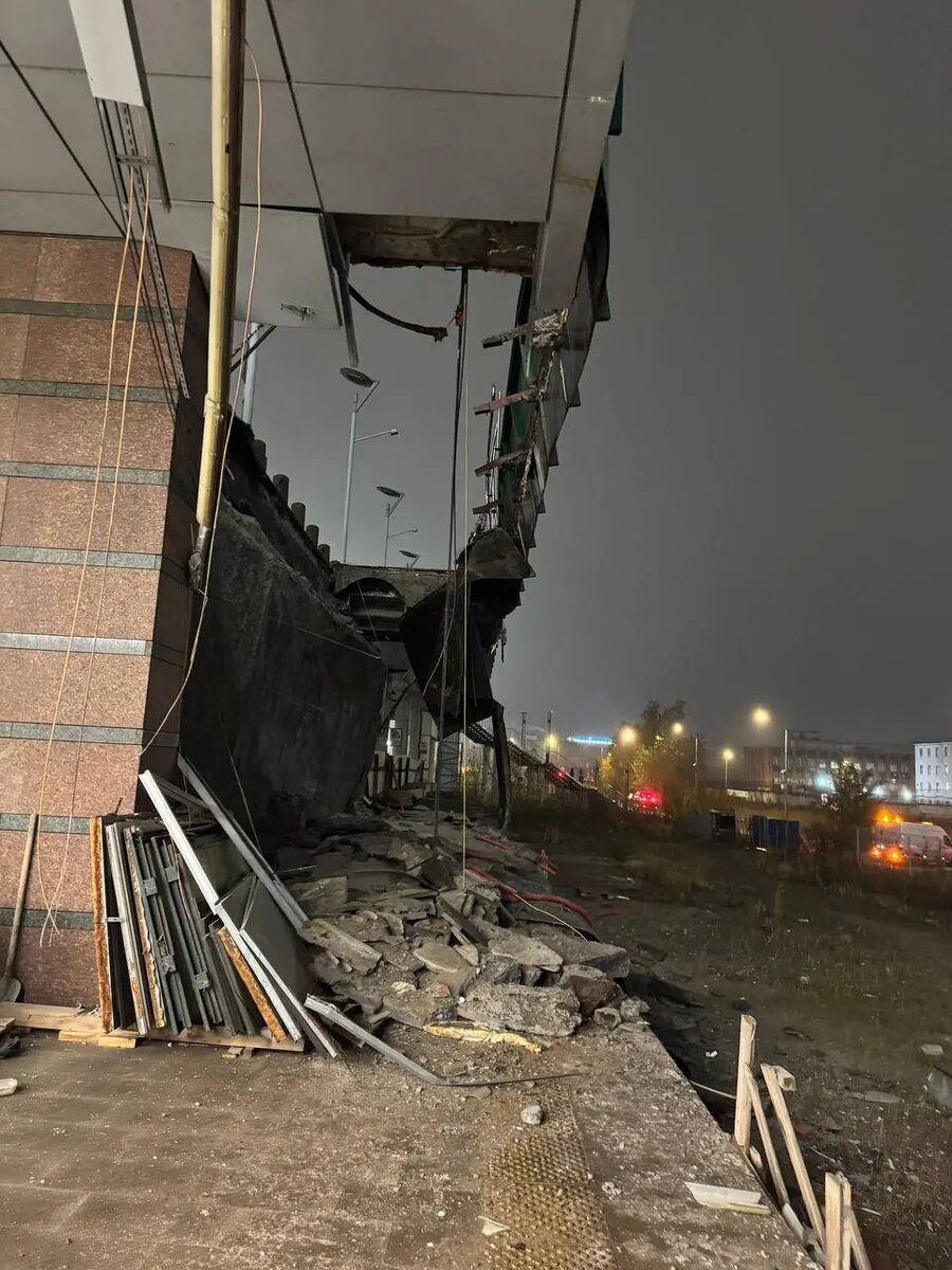    Обрушившаяся парковка на Ладожском вокзале, 24 октября 2025 года. Фото: пресс-служба Северо-Западной транспортной прокуратуры