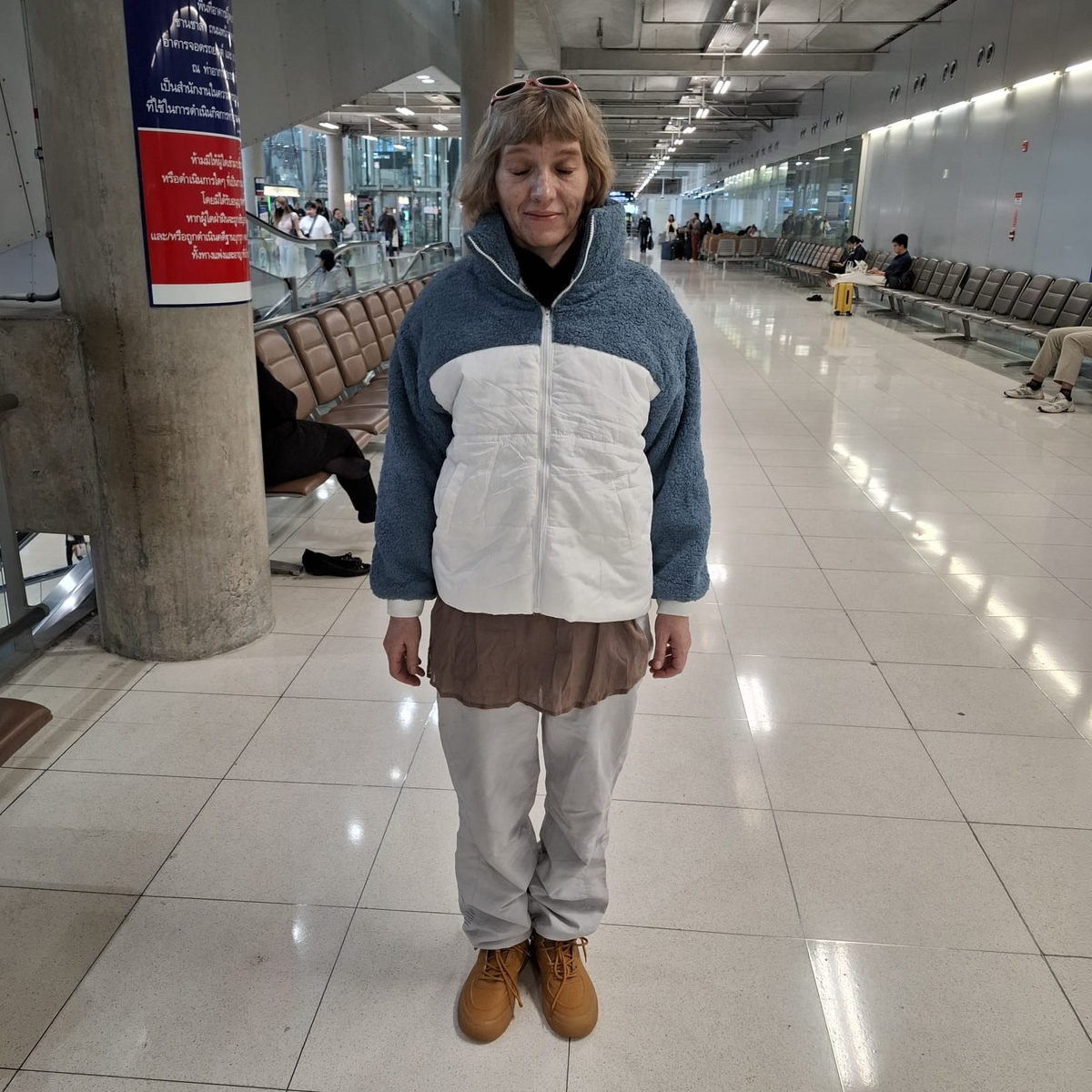 Новые ботинки, куртка и черная кофточка. 