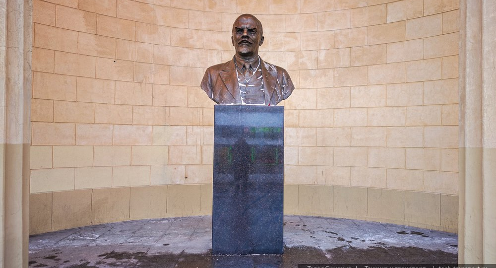 Ленина все-таки вынесли на улицу