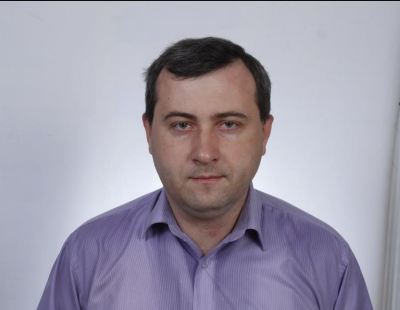                        Владимир Викторович Семибратов
Родился в 1976 г. в Оренбурге. Окончил среднюю школу и юридический факультет Оренбургского государственного аграрного университета. Практикующий юрист в сфере земельного права. Литературной деятельностью в жанре фантастики и футурологии занимается с 2010 г. Увлечения: астрономия, физика, техника, история.                     