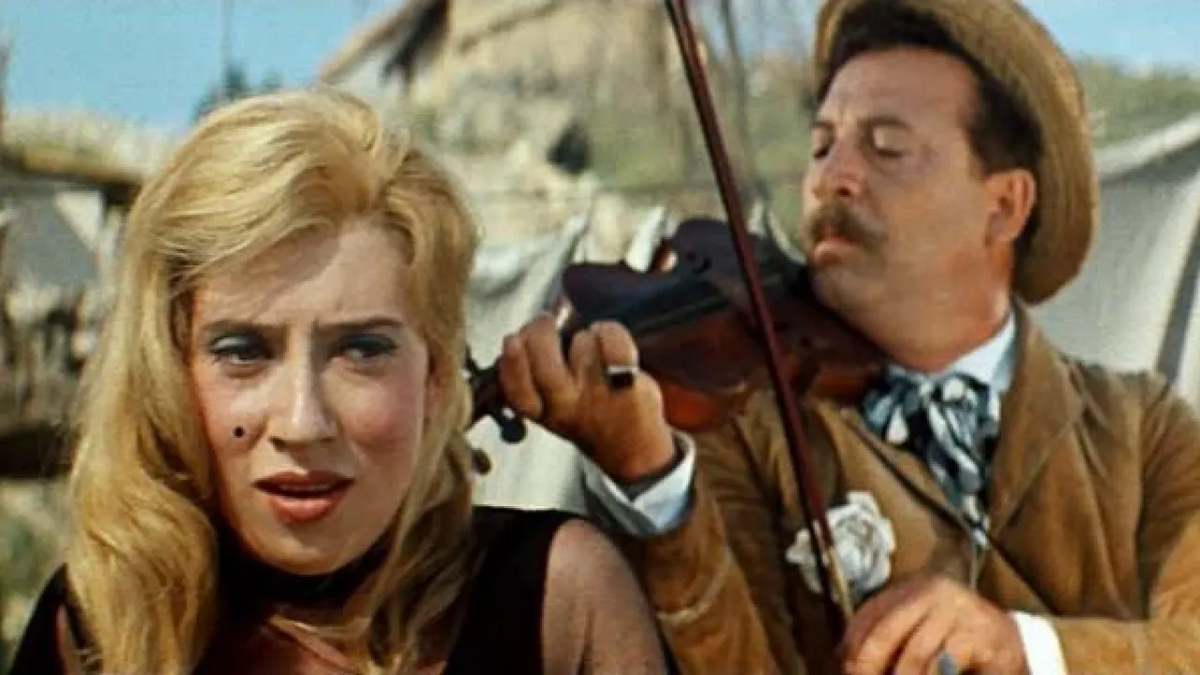 Инна Чурикова в фильме «Неуловимые мстители», 1966 год