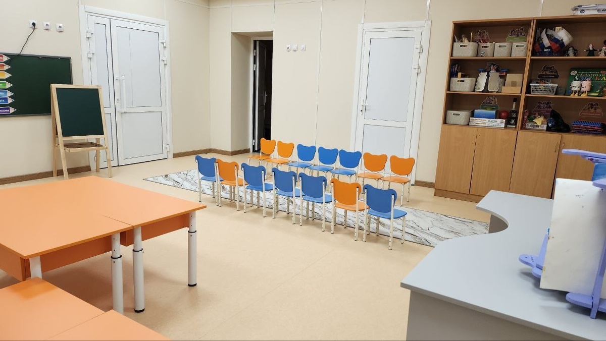 В Малом Атлыме Октябрьского района активисты местного отделения «Единой России» посетили комплекс «Школа – детский сад». Объект площадью 3,3 тысячи квадратных метров был реконструирован в прошлом году.