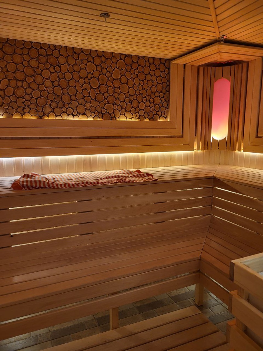 Полежали в сауне