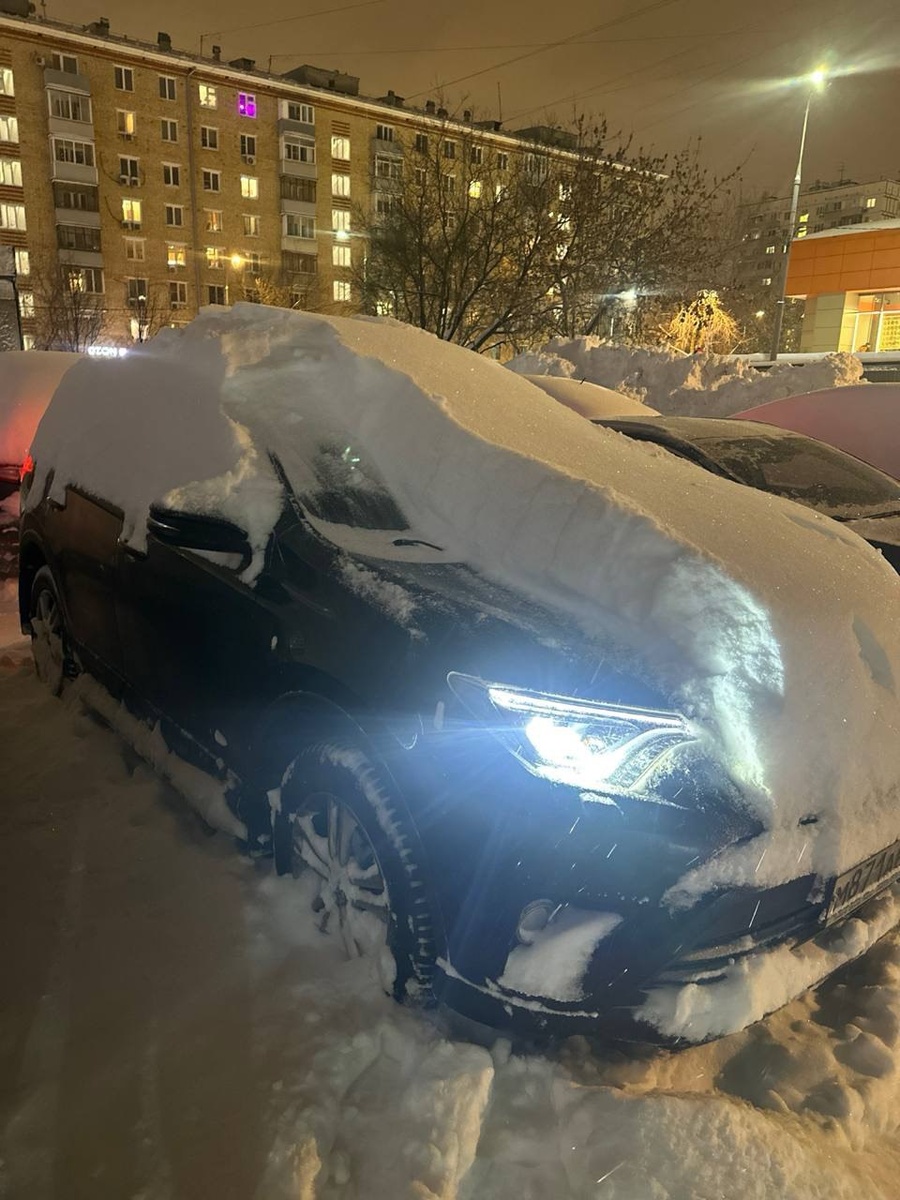 вот так постарался вчера снегопад в Москве 