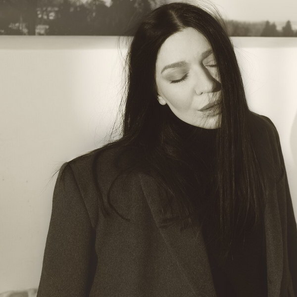     Ёлка вышла замуж и выпустила песню об этом