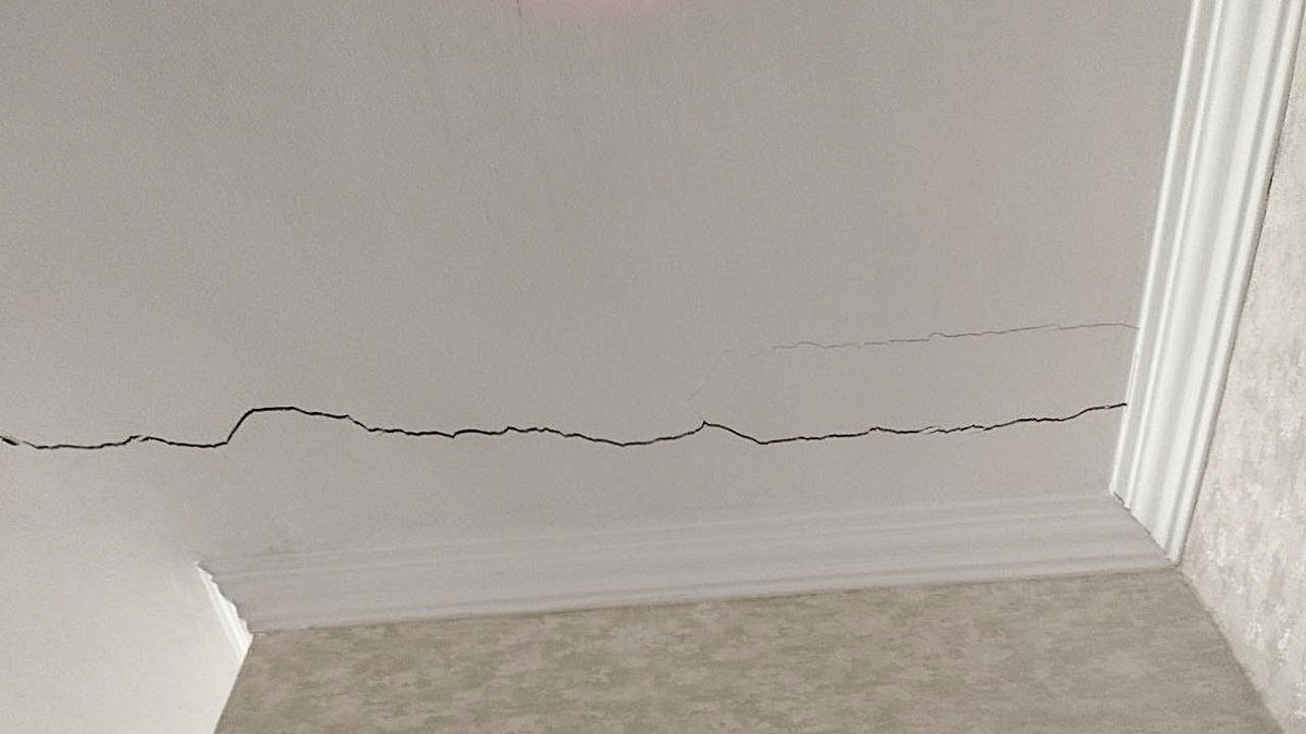 Треснувший потолок