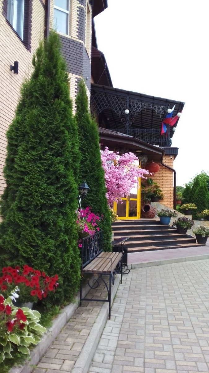 ГК "Линь" Вход в гостиницу. Фото автора