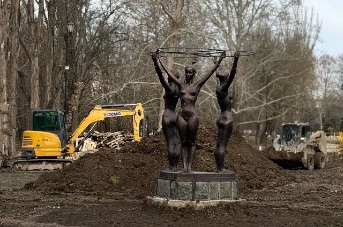    В парке Гагарина благоустраивают прибрежную зону у пруда