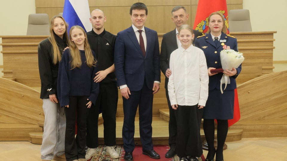 Губернатор Красноярского края вручил награды 34 жителям региона