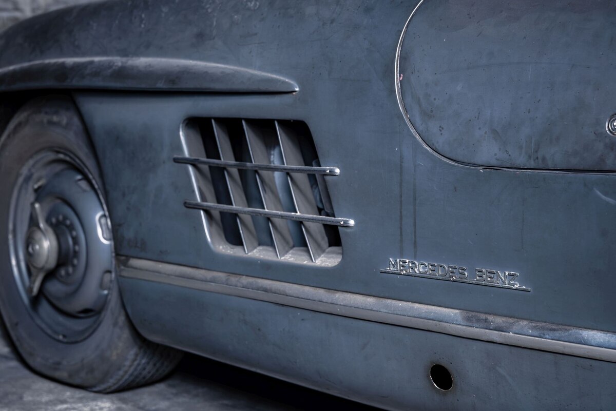    Mercedes-Benz 300 SL Gullwing   
Artcurial