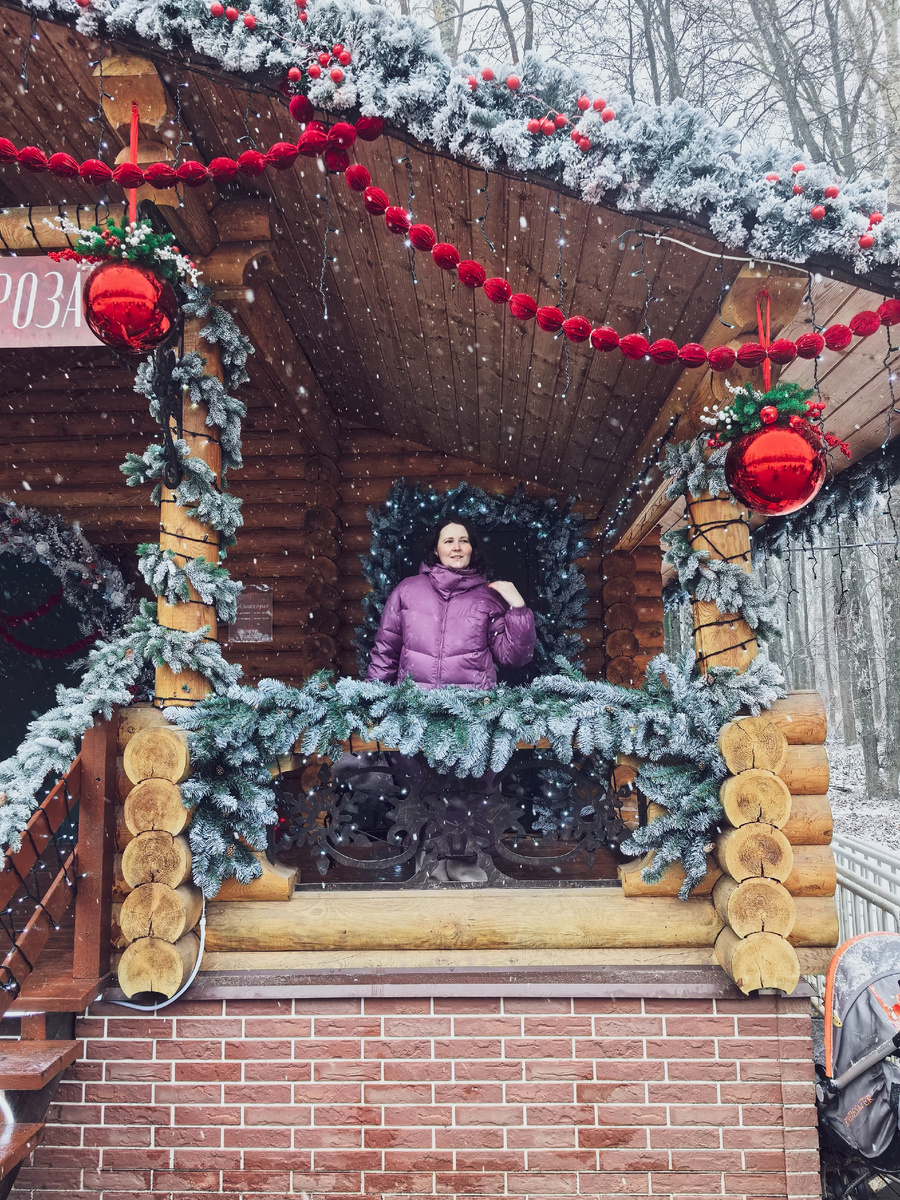 Текст разбавлю новогодними фотками, потому что пока других нет. "Резиденция Деда Мороза"