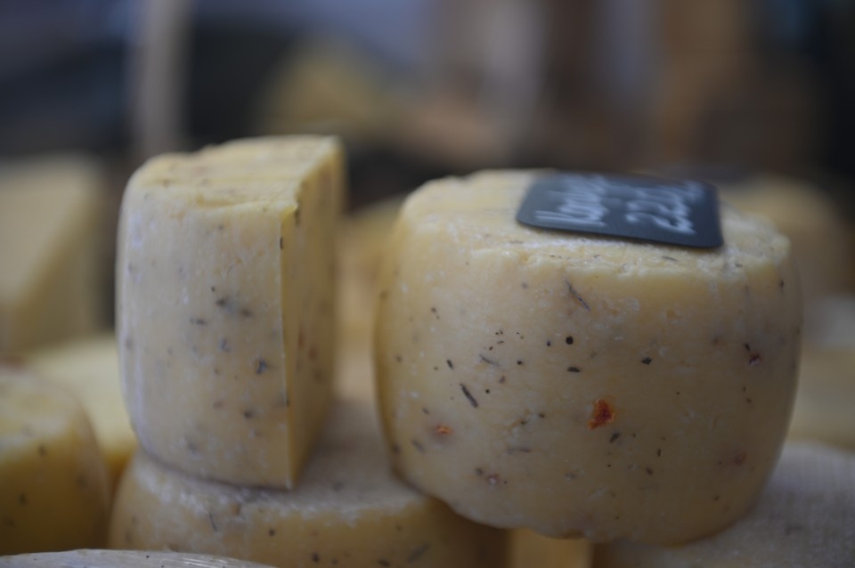    Диетолог рассказала, в каких случаях поддельные масло и сыр разрушают организм. Алексей БУЛАТОВ